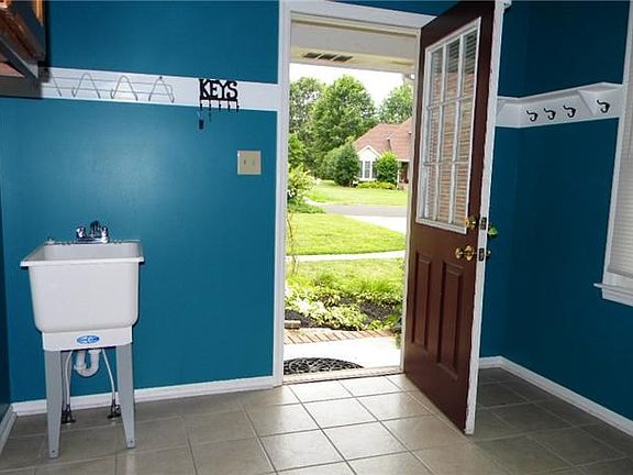 4th image of 244 Longwood Ln