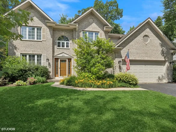 570 Patriot Ct, Gurnee, IL 60031
