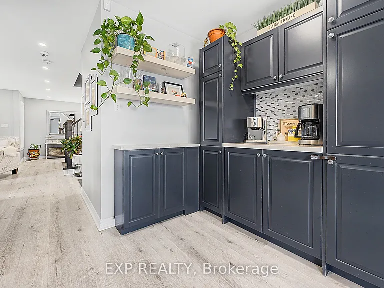457 Heddle Cres — Photo 17