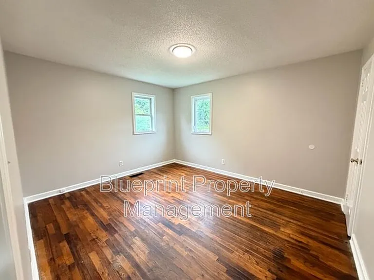 3373 33rd Pl N — Photo 7