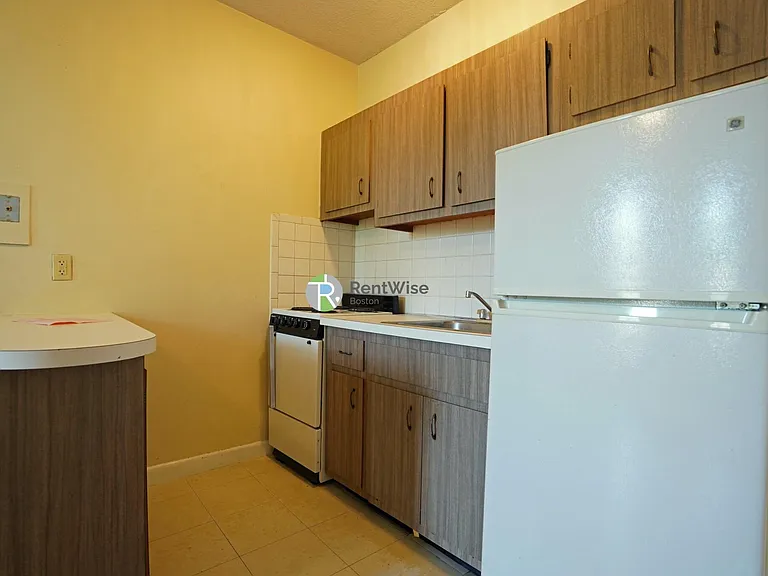 1128-1132 Commonwealth Ave — Photo 2
