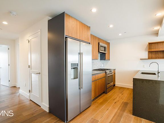 3rd image of 325 Lafayette Ave APT 8F