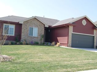 7609 Legacy St, Papillion, NE 68046
