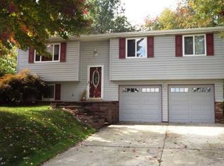 206 Fernvue Dr, Coraopolis, PA