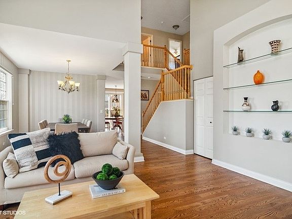 3rd image of 1044 N Penny Ln