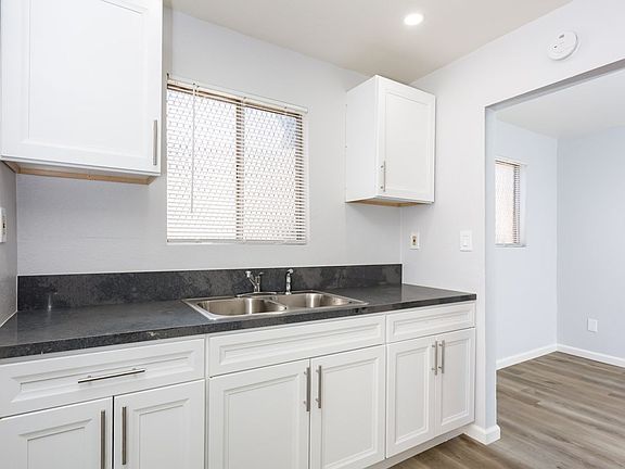 4th image of 3137 Menlo Ave #B