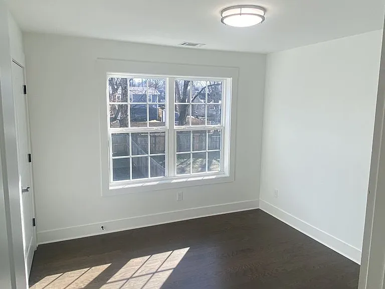 2409 Alameda St — Photo 11