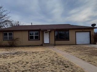 405 W 2nd St, Hale Center, TX 79041