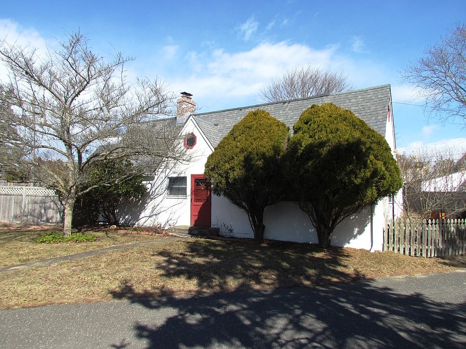 1st image of 28 S Eldert Ln