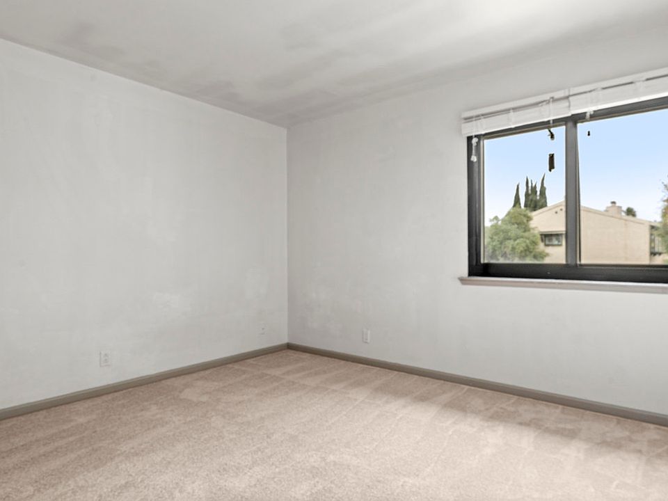 1st image of 1096 Clyde Ave APT 3