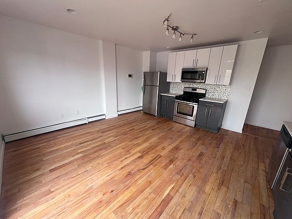 4th image of 39 Rockaway Ave #2