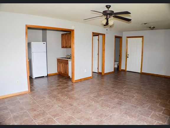 2nd image of 927 E Santa Clara St #A