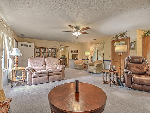 5th image of 805 Clairmont Rd