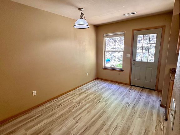 4th image of 14 Lakeshore Dr #B