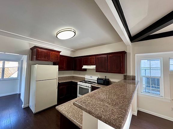 4th image of 2507 W Avenue 34