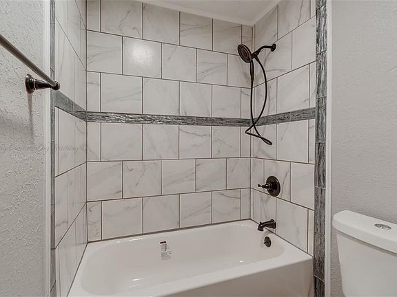 5th image of 309 NW Parkwood Ln