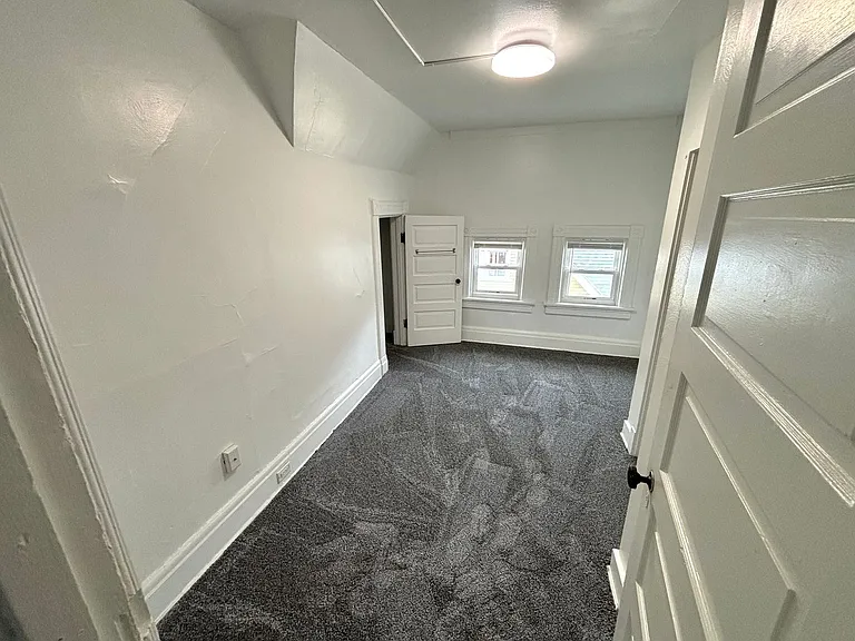 301 W 8th St — Photo 18