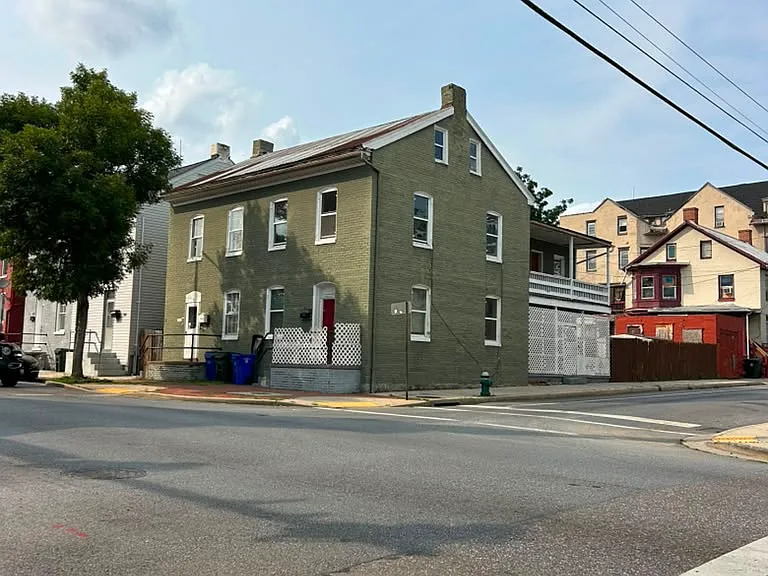 148 E Washington St — Photo 1