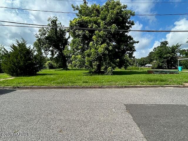 2nd image of 422 Congress St
