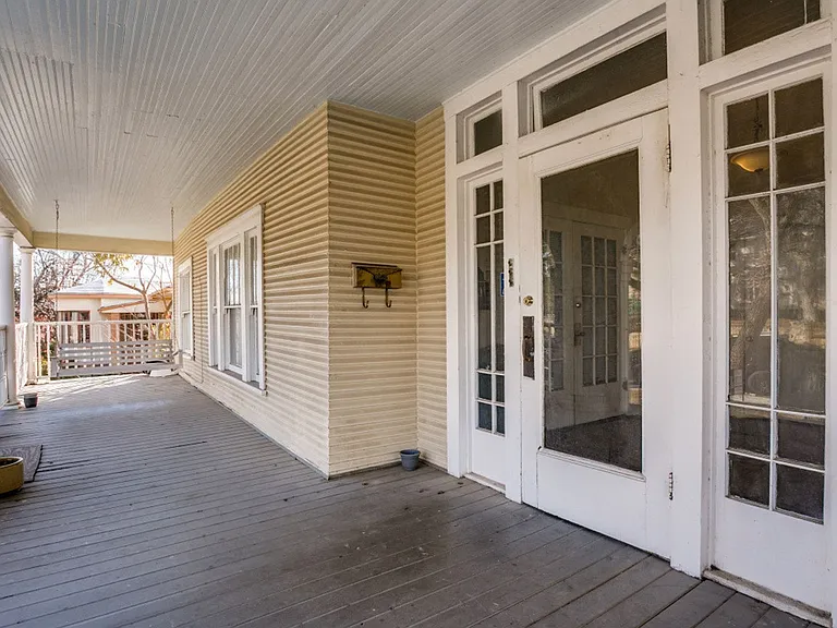 130 E Craig Pl — Photo 14