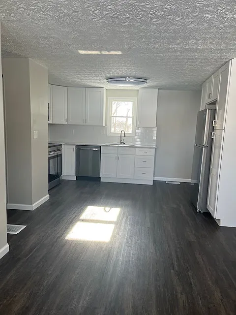 3 bed, 816 sqft, $1,400 — Photo 4