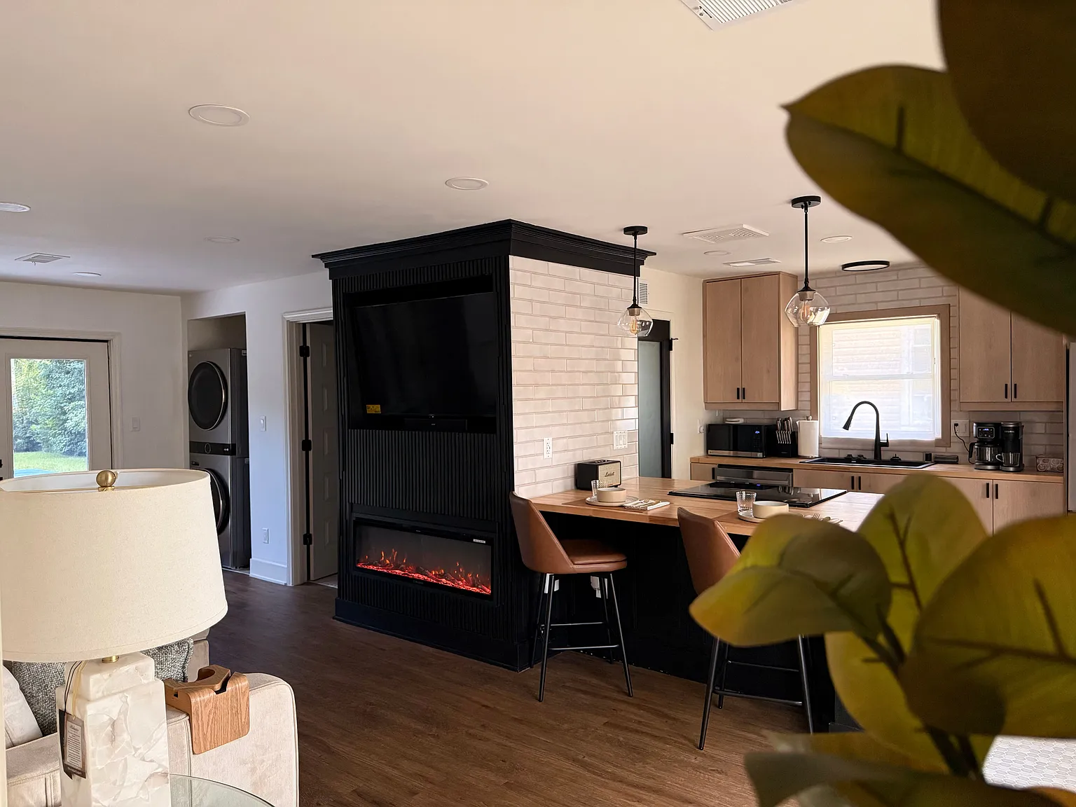 2 bed, 1.0 bath, $1,850 — Photo 4