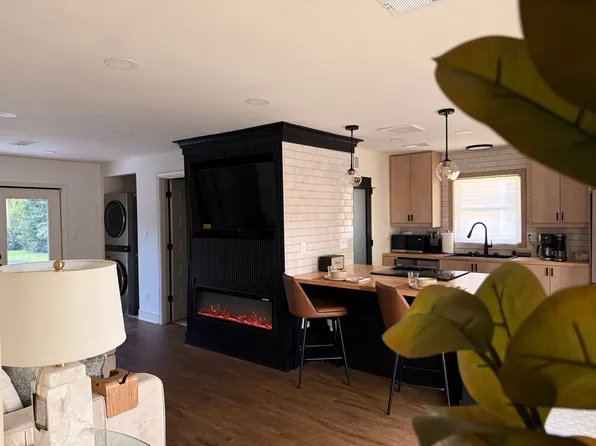 (undisclosed Address), Milwaukee, WI 53218