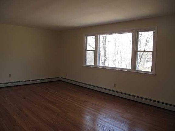 5th image of 65 Luty Dr