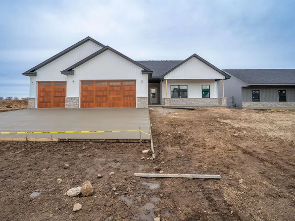 1319 W Hillcrest Dr, Chillicothe, IL 61523