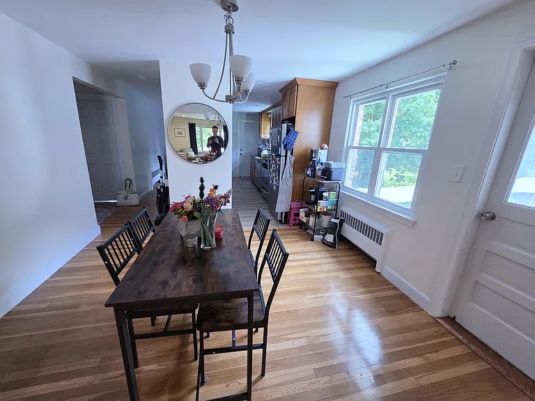 12-14 Louise Rd — Photo 5