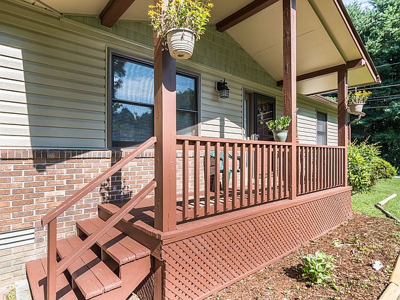 2nd image of 2 Sugarloaf Ln