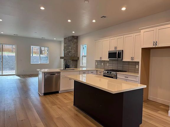 5th image of 483 N Valerian Ln