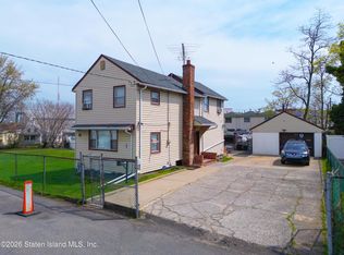 31 Post Ln, Staten Island, NY