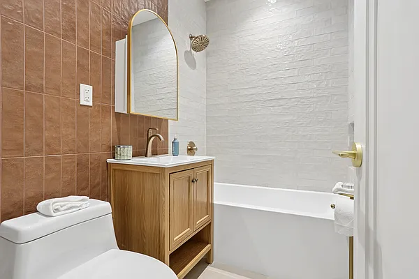 Bathroom, photo 1