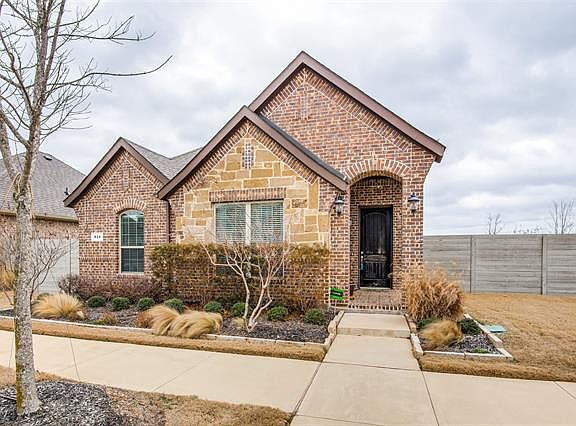 3rd image of 824 Parkside Dr