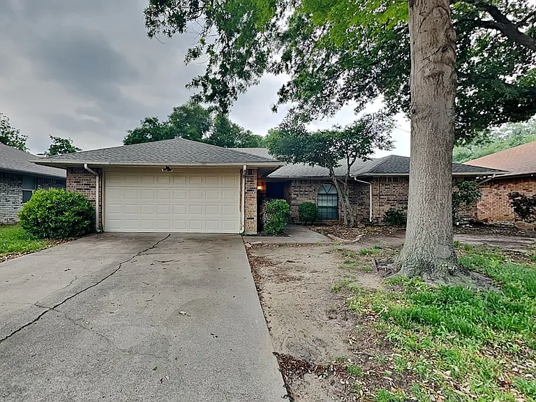 7709 Silveridge Dr — Photo 1