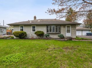 2275 Shawnee Dr, North Saint Paul, MN 55109