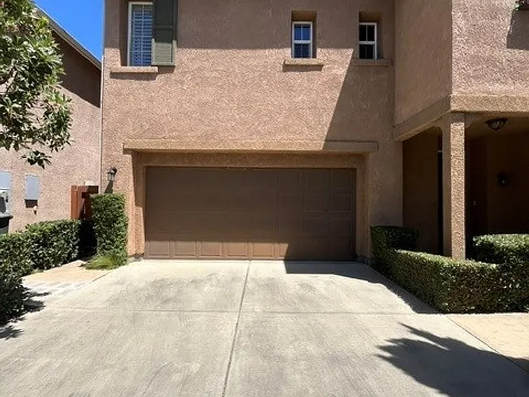 1534 N Oliveto Ct — Photo 2