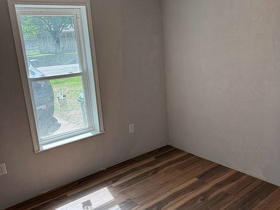 3rd image of 2216 Sunnydell Ave