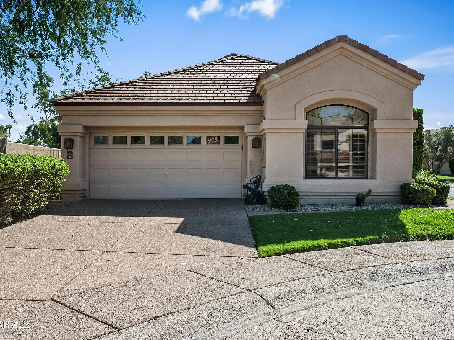 3 bed, 2.0 bath, 2047 sqft, $4,500 — Photo 2