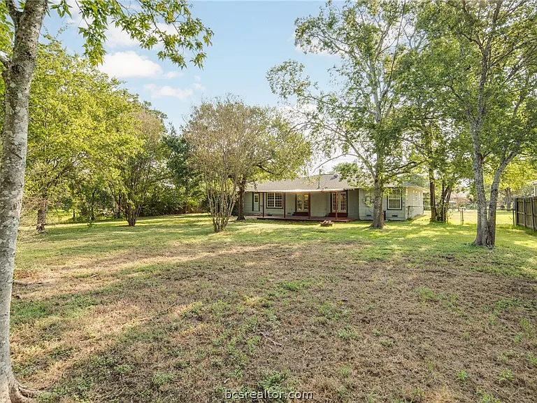 1004 Edgewood Dr — Photo 26