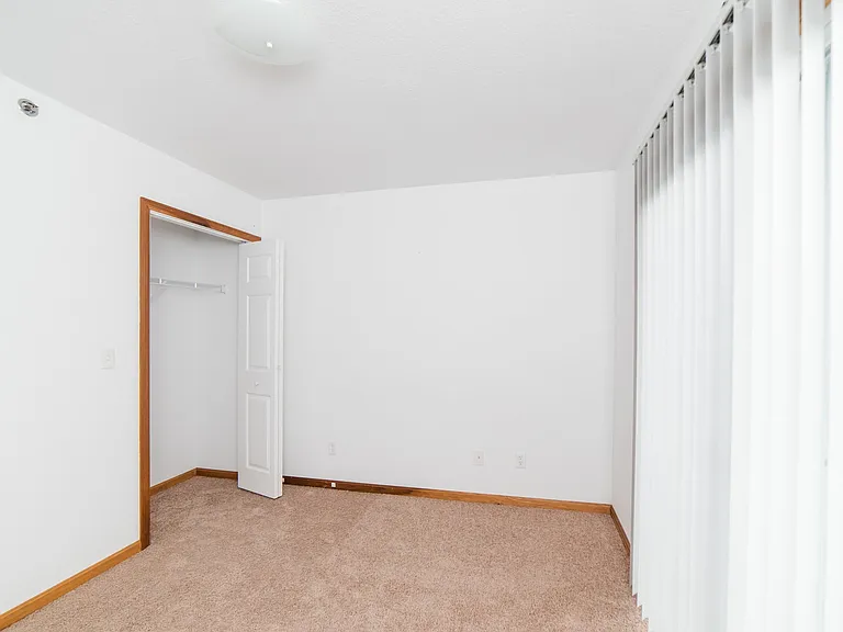 Pinnacle Heights Apartments — Photo 11