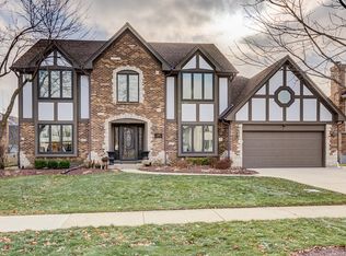 1992 Somerset Ln, Wheaton, IL 60189