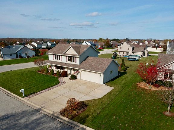 3rd image of 5940 Greenway Ln