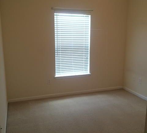 5th image of 831 S Black Cherry Dr