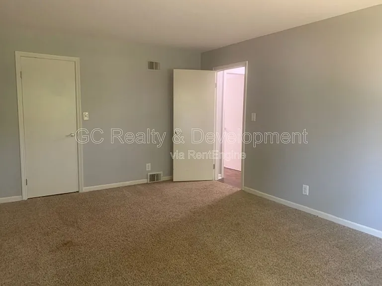 11 Simpson St #F — Photo 5