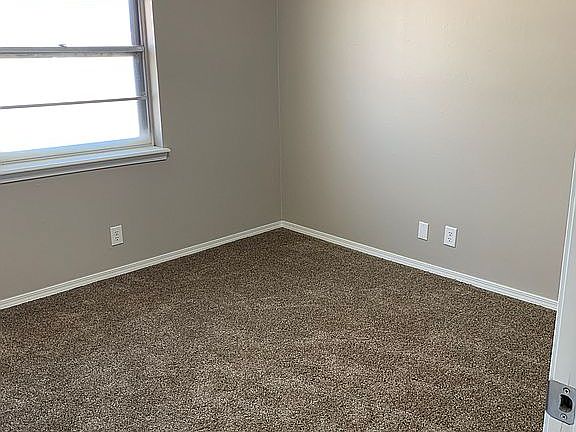 3rd image of 524 S Forest Court Dr