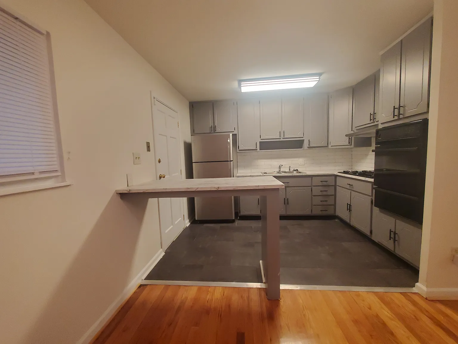 4 bed, 1.5 bath, 962 sqft, $2,500 — Photo 2