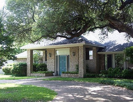 1st image of 9629 Oak Springs Dr