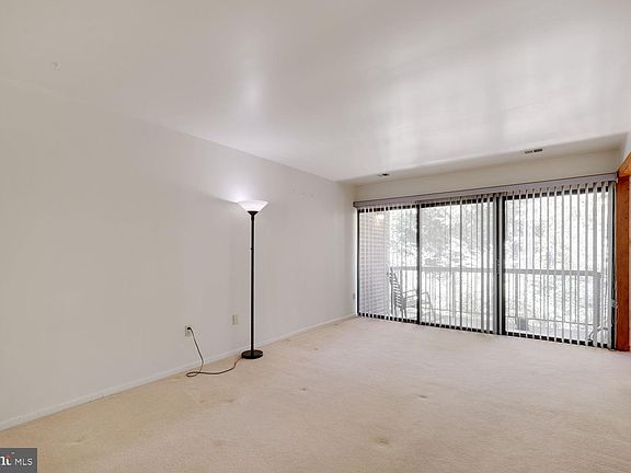 5th image of 9802 Kingsbridge Dr APT 102